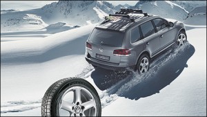 Ne vous aventurez jamais sur la neige ou le verglas sans pneus d&#8217;hiver !