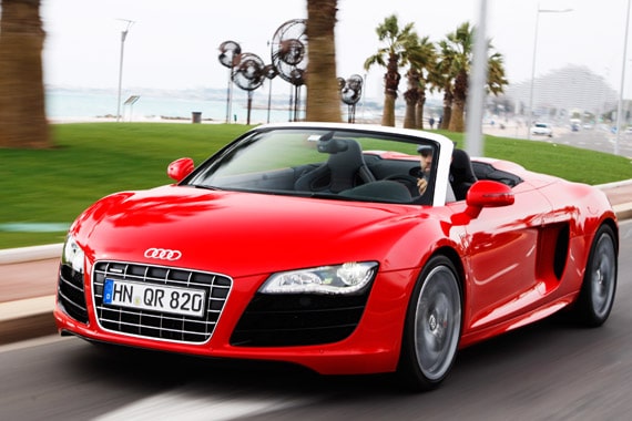 La marque aux anneaux annonce l&rsquo;arrivée de l&rsquo;Audi R8 V10 spyder!