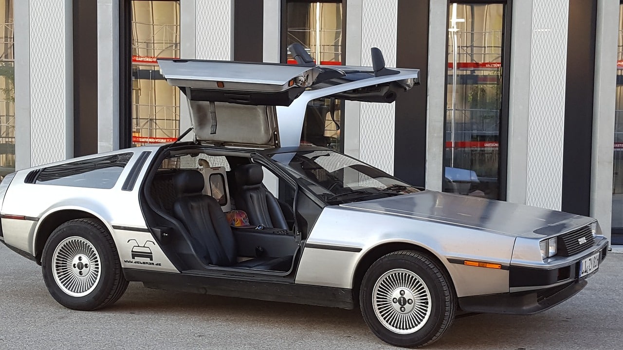 Qui a construit la DeLorean, la voiture retour vers le futur ?